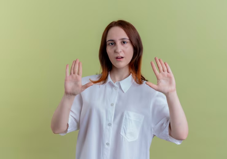 What are the signs of an STI in women?