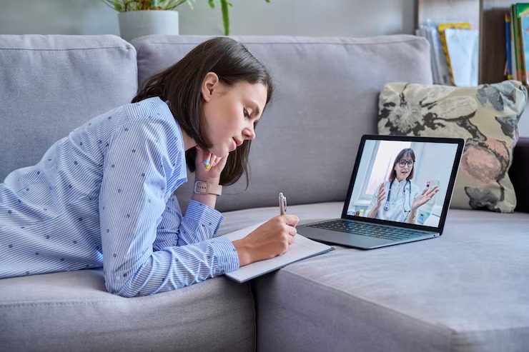Can a women's primary care provider diagnose and treat common health conditions?