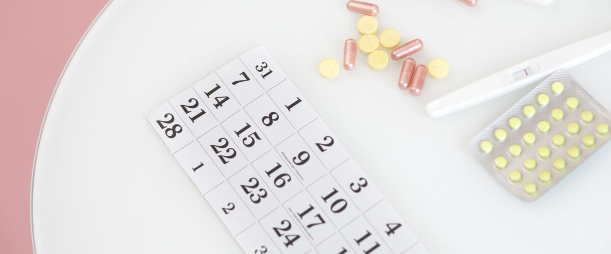 high-angle-medicine-calendar-arrangement