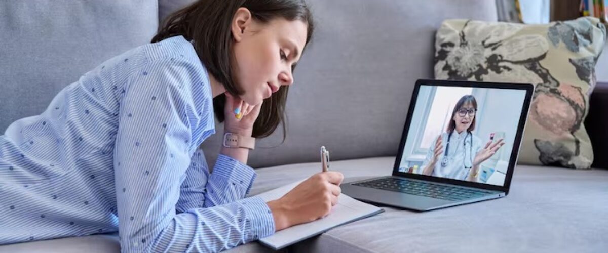 Can a women's primary care provider diagnose and treat common health conditions?
